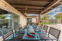 Spacious house, large/secure/activity-filled back yard, child and dog friendly - สระว่ายน้ำส่วนตัว