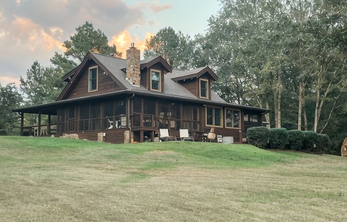 Waverly Lakehouse - private cabin, lake view, close to Old Waverly/Mossy Oak