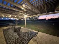 Hill Country Home; King & Queen Suites; Game Room, Office & Fire Pit - Kerrville - Wifi