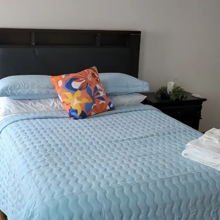 Spacious 4-bedroom condo with AC and WiFi in charming Enfield