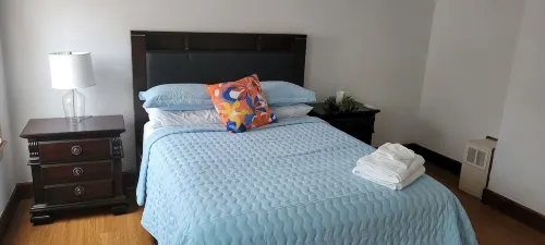Spacious 4-bedroom condo with AC and WiFi in charming Enfield - 무료 와이파이