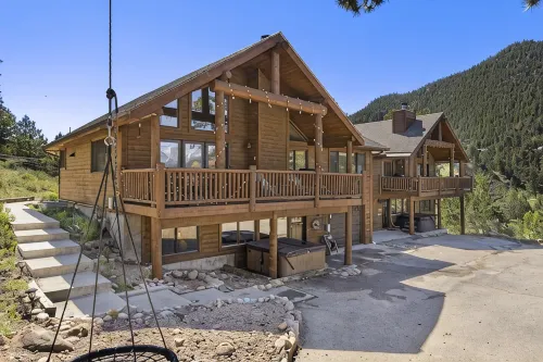 Luxurious Cabin with Mountain & River Views, Hot Tub, 2 blocks to downtown. 3282 - شاليه