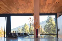 Luxury Lakefront Container Home - Sauna, Fishing, Kayaks & Mountain Views - 3성급