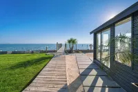 Black Swan: Beachfront Home w/ Year-Round Jacuzzi