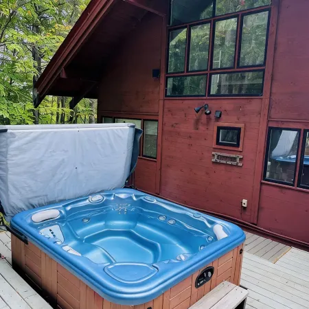 Charming 4-bedroom Ski house in Stratton with Shuttle or walk to slope.