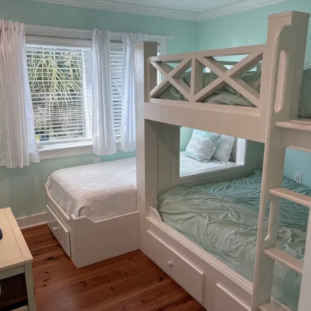 Beach Front South End, Designer Decorated, Dream Retreat on Tybee Island!