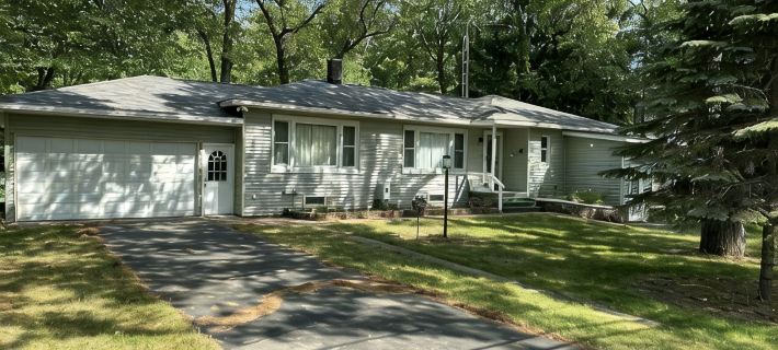 Caseville cottage with beach access Hotels in Huron County