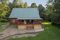 Escape to Sage Creek Cabin: 5 Acres + Privacy + Hot Tub + Fire Pit