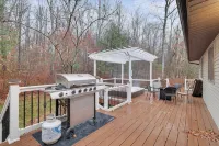Paradise Pocono - Ultimate Arcade, Salt Pool and Hot Tub - Sleeps 14