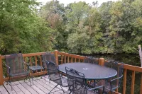 Lakeside Haven Home On Birch Lake, Sleeps Up To 12 People. - Homestays