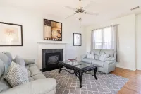 Sleeps 8: King sized bed - Home away from home, yet close to everything! - 3-Sterne