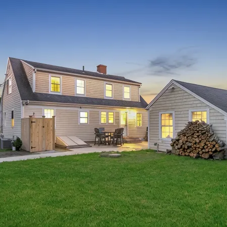 Brand New 5BR - Pool, Hot Tub, A/C – Walk to Beach, Main St Ferry - Sleeps 12