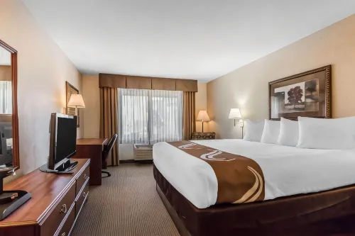 Comfort Inn & Suites - parking