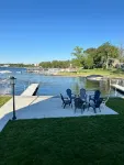 4-Bedroom House on Lake Wawasee with a Stunning, Screened in Porch! - 4-Sterne