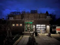 Perfect location! Downtown Beach & Ski Pad w/hot tub in the heart of Sandpoint.