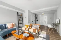 Renovated Suite in Berwyn/Riverside - 3-Star