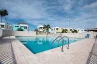 Beachfront in gated community with patio,  balcony, pool, close to all in Rincón - Pool