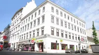Pension Walzerstadt - Bed and Breakfasts