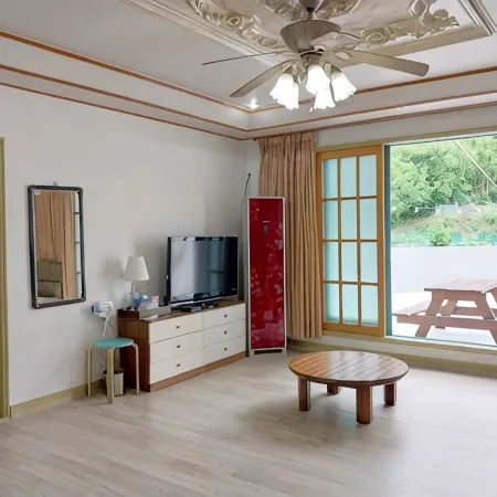 Geojedo Queen Motel Pension