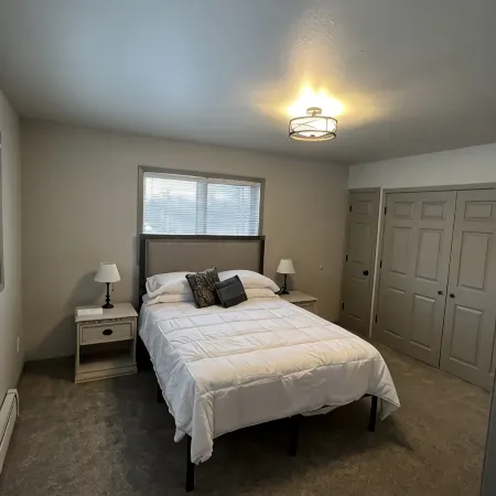 Top Floor Lakefront Condo with Mountain Views!