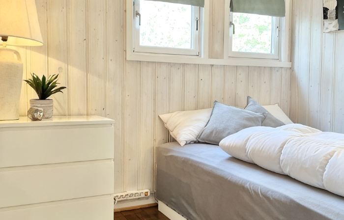 Cozy vacation home in southern Norway (Tromøy, Arendal) with a boat and a pier.