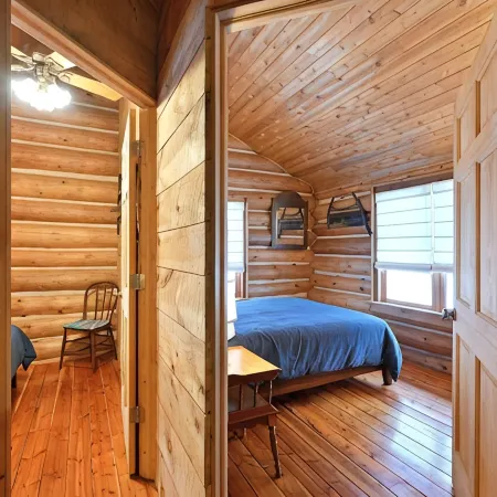 Cozy Lakefront Cabin, Dock + Trails : Trails Lodge