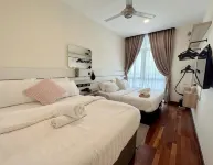 Paragon Suites Jacuzzi Suites by MWM - 4-Star