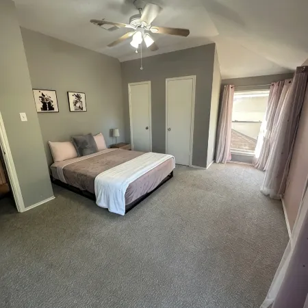 Spacious 4-bedroom house in charming Round Rock with WiFi, AC