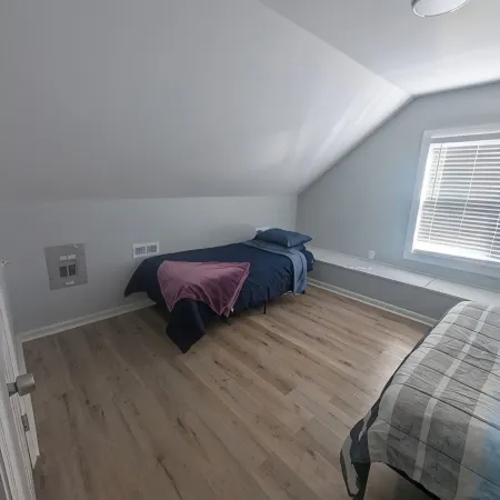Cozy, pet-friendly, 1-bedroom apartment in Oak Ridge with AC