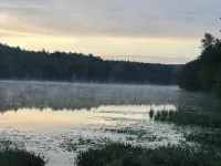 Spacious 5-bedroom farmhouse in delightful Kenoza Lake with WiFi, AC, Hotels in Delaware