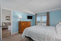Oceanfront Retreat, Private Patio, Stunning Views, Sleeps 5