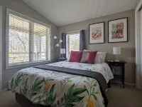 Downtown Creekside Retreat - balcony