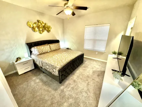 Cozy 2-bedroom apartment in nice Jacksonville with WiFi, fitness room - Sleep 6! - 4 ดาว