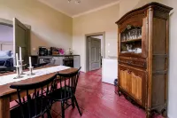Spend the night in a monument, heavenly bed in the middle of the old town