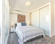 Elegant Apartment in the Heart of Newtown with Secure Parking - Homestays