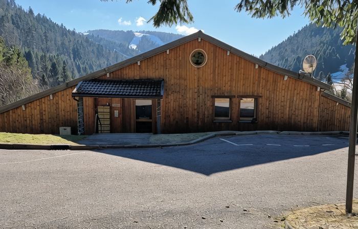 quiet apartment at the col des feignes, panoramic view of the station honneck