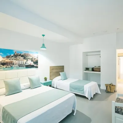 Hostal Sunset Ibiza Hoteles cerca de Playa de Punta Galera
