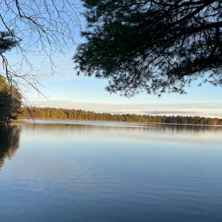 Lake living: newly renovated 2-bed/2 bath condo on Little St. Germain Lk w/ WiFi