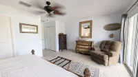 Stunning Marina-Front Townhome in South Bimini: Steps to pristine beaches - Pools
