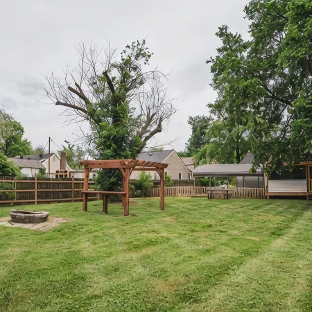 The Bird House – Charming Downtown Lebanon Stay, Pets Welcome!
