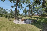 Otsego Ski and Golf Resort Condo - Homestays