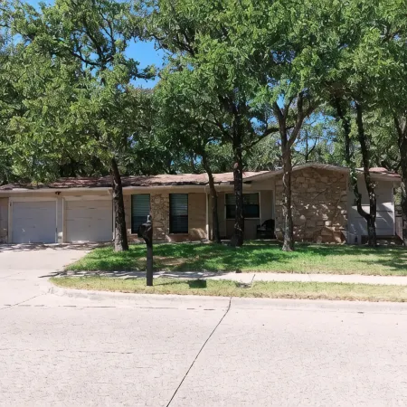 Beautiful 4 Bedroom in quiet neighborhood!