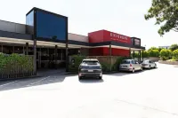 Riverwood Hotel - Adults Only - parkir