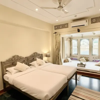 Lake Pichola Hotel Отели рядом с достопримечательностью «Яг Мандир - Лейк Гарден Палас»