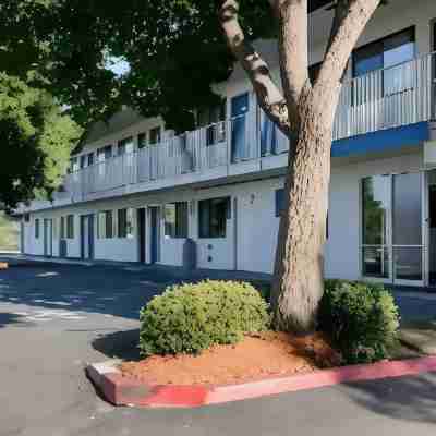 Super 8 by Wyndham Turlock Hotel Exterior