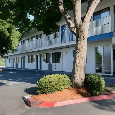 Super 8 by Wyndham Turlock