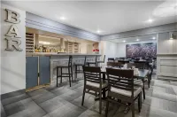 Dannys Hotel Suites, SureStay Collection by Best Western - breakfast