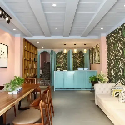 Sleep Box Hostel Phú Quốc Các khách sạn gần Chùa Cầu