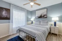 Private Pool - Bright Spacious Home Business or Family, 25 Min to Beach - Wifi