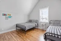 Olivia Beach Vacation Home, Sleeps 4-10, Walk to the Beach - Homestays